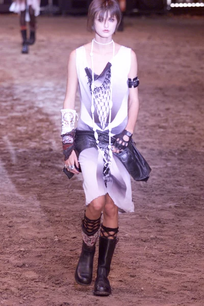 Look 3